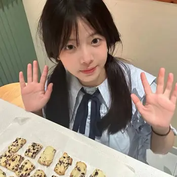 甜美少女与巧克力饼干 - 人像 / 甜妹 - 甜美 少女 美食 高清壁纸