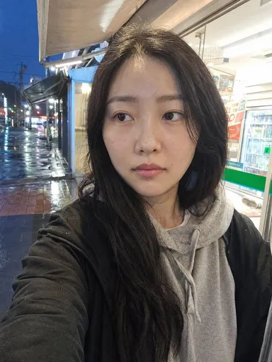雨天便利店自拍