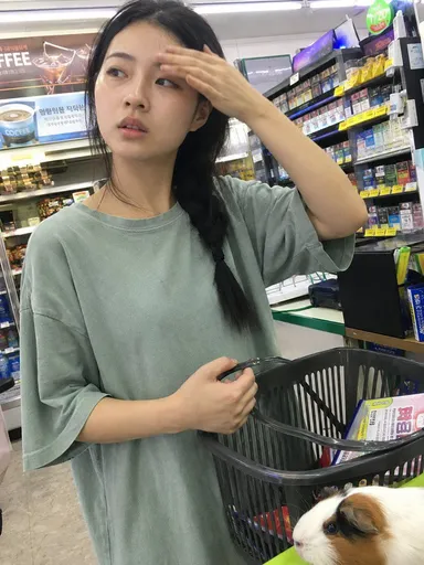 便利店前置摄像头抓拍照片